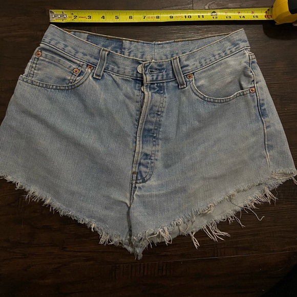 Levi 501 high waisted raw hem shorts - Picture 2 of 5